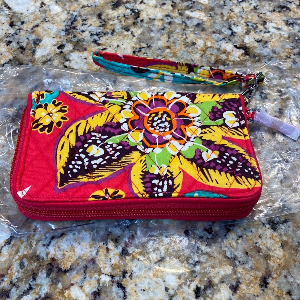 New Vera Bradley Grab & Go Wristlet